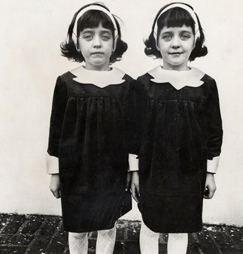 Diane Arbus, Identical twins, Roselle, NJ 1966 (archives.evergreen.edu) - Street Photography